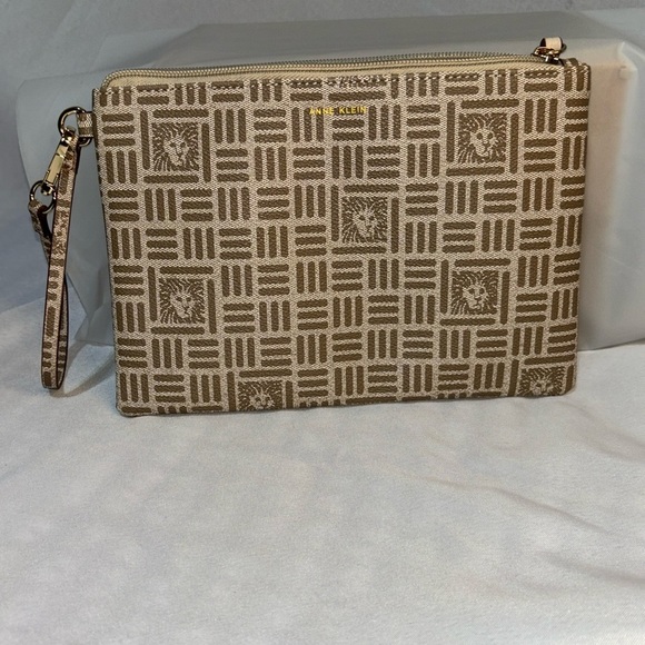 ANNE KLEIN Large Zip Top Lion Logo Wristlet - Picture 1 of 6